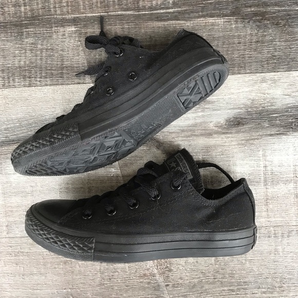 NWOT Converse Chuck Taylor All Star Lo Sneaker - Youth size 1 - Picture 2 of 6